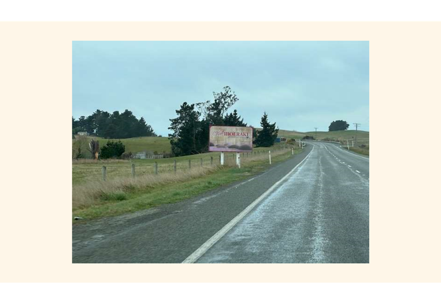 A road with a sign on it

AI-generated content may be incorrect.