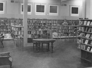 A person standing in a library

AI-generated content may be incorrect.